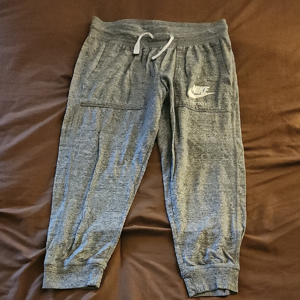 Nike Womens Heather Gray Cropped Joggers